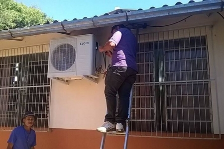 Iniciada a instalação dos climatizadores na Escola Padre Afonso Rodrigues