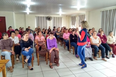 Oficinas do CRAS do município celebram o dia das mães com palestra 