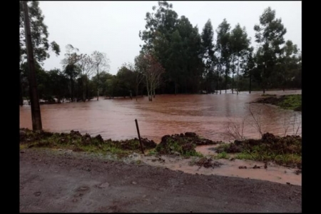 Chuvarada causa estragos no interior de Salvador das Missões Chuvarada causa estragos no interior de Salvador das Missões