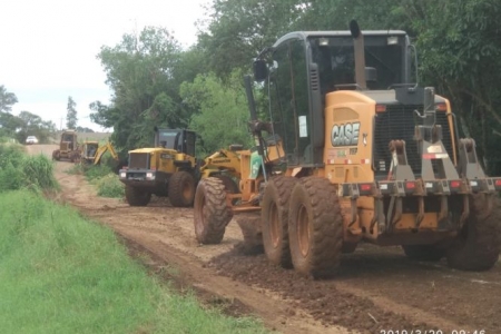 Melhoria das Estradas do Município na Véspera de Safra de Soja Melhoria das Estradas do Município na Véspera de Safra de Soja