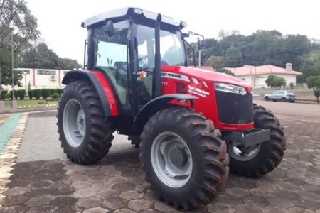Salvador das Missões recebe trator de emenda do Deputado Bohn Gass Salvador das Missões recebe trator de emenda do Deputado Bohn Gass